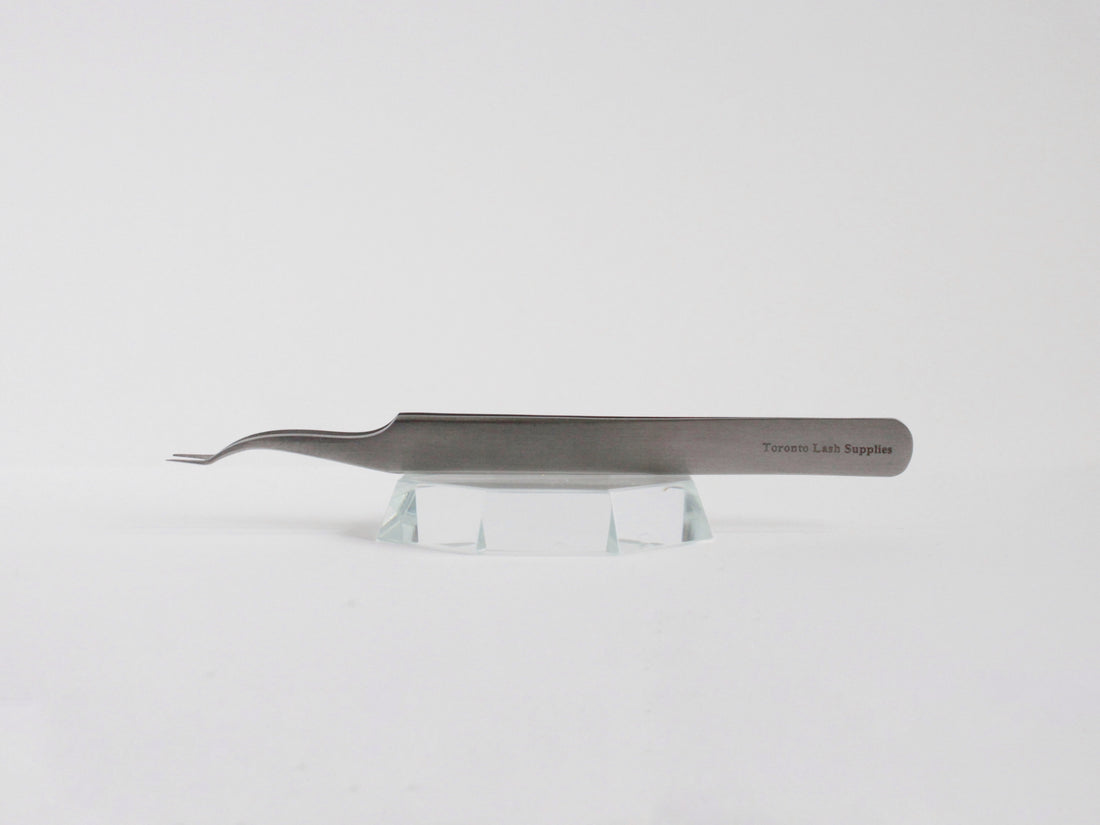 Angled volume tweezer